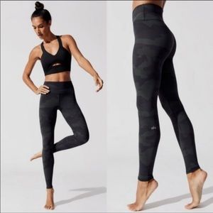 ALO YOGA High-Waist Camo Vapor Legging!